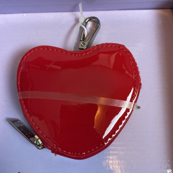 Madden Girl Tote Set Mini Tote Heart Pouch Bow Clip Red Hearts NWT - Picture 3 of 5